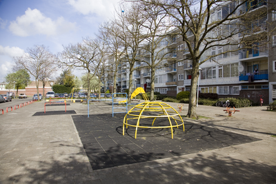 807467 Afbeelding van een kinderspeelplaats in de Stanleylaan te Utrecht.
